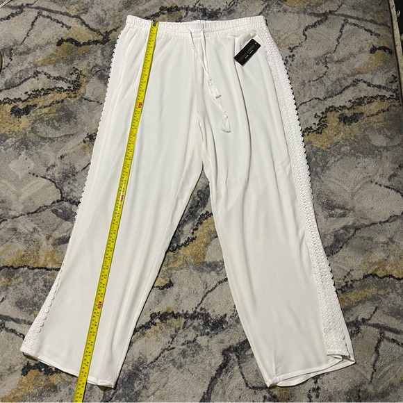 Elegant White Lace-Trim Joggers - Picture 3 of 14